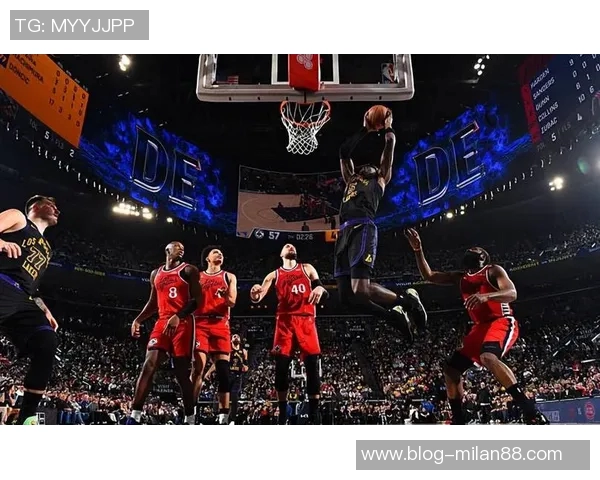 湖人内线失守艾顿海斯缺阵篮板惨败开拓者净负15个